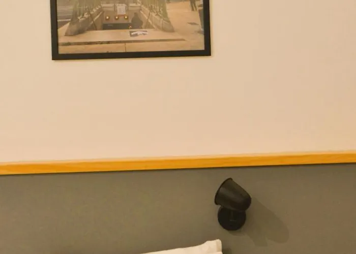 Feeling Parque 56 Pensión 4*